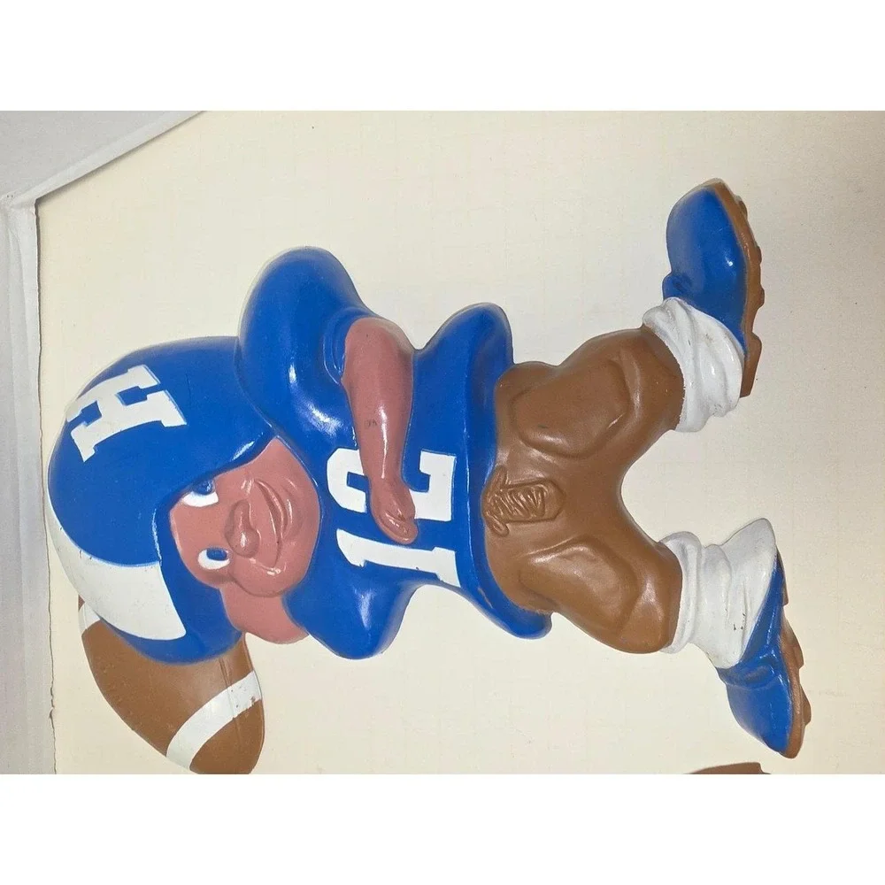 vintage 1980 Hoda plastic wall plaque football players (set 6581)